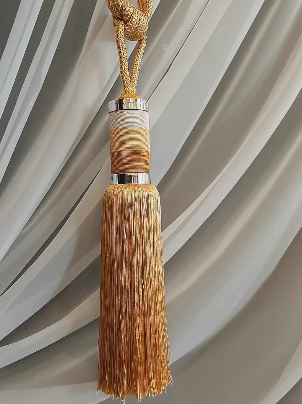 Canaf Gold, ciucure decorativ cu snur pentru perdele si draperii, galben, alb si crem, in degrade, 80 cm