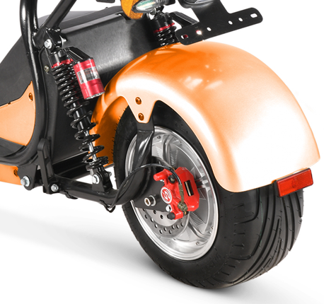 Scuter Electric AT PERFORMANCE Portocaliu, loc suplimentar de depozitare, Autonomie 40 Km, Viteza maxima 45 km/h, Timp incarcare 5-6h, Baterie detasabila 20 Ah, Suspensie Fata-Spate, Putere motor 1500W - Scutere Electrice, Trotinete Electrice si Accesorii - atMag.ro