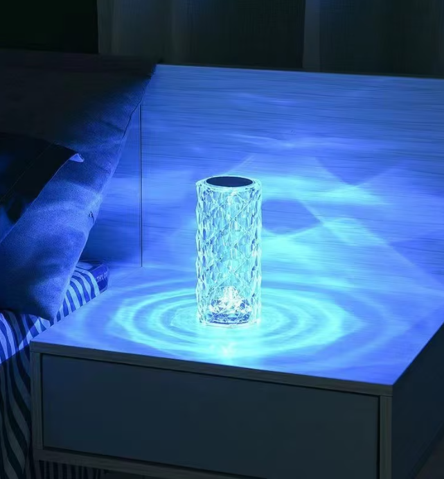 Lampa de masa At Performance, ambientala din Cristal LED, RGBW, control Touch, Telecomanda, Acumulator, 12 Ore de Utilizare, Incarcare USB-C - Veioze si lampi - atMag.ro