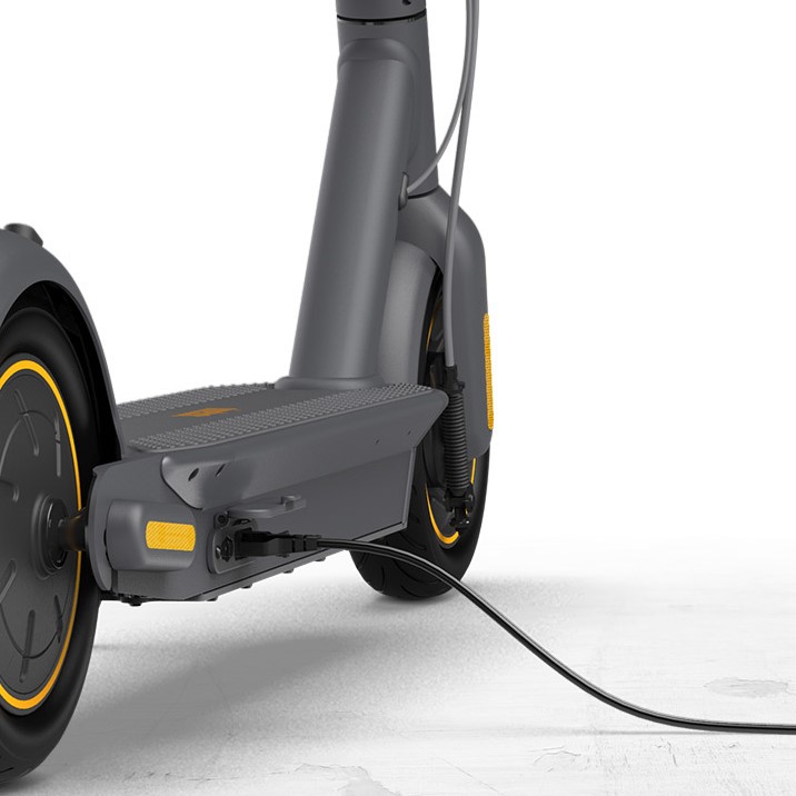 Trotineta electrica MAX, AT PERFORMANCE, 350W, Cu afisaj LCD, Baterie Lithium-Ion 12.5 Ah, Autonomie 42-52 km, Viteza 45km/h, greutate maxima admisa 130 Kg AT PERFORMANCE Vezi toate produsele - Scutere Electrice, Trotinete Electrice si Accesorii - atMag.ro