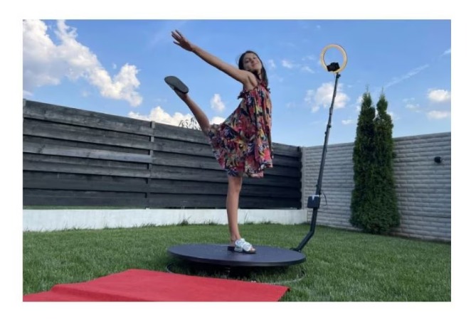 Platforma foto-video rotunda, Selfie 360, brat rotativ, led RGB, pentru evenimente, marca At Performance, diametru 80cm - Platforme foto-video - atMag.ro Platforma foto-video rotunda, Selfie 360, brat rotativ, led RGB, pentru evenimente, marca At Performance, diametru 80cm - Platforme foto-video - atMag.ro