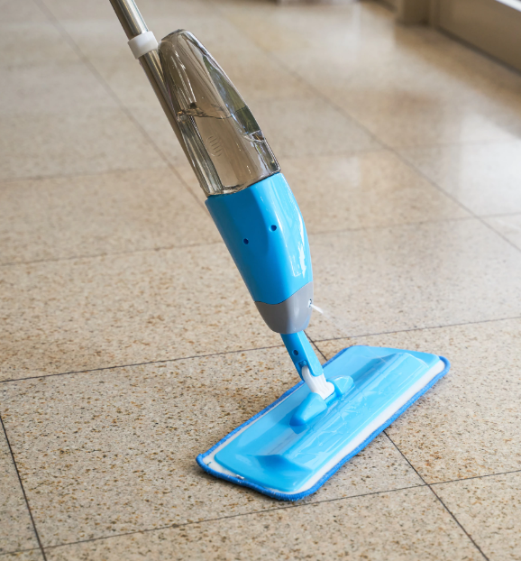 Set Mop Plat cu Pulverizare SUPER TRENDS®, Rezervor Detasabil, Maner Extensibil + 3 x Laveta Microfibra Reutilizabila, Rosu [6]