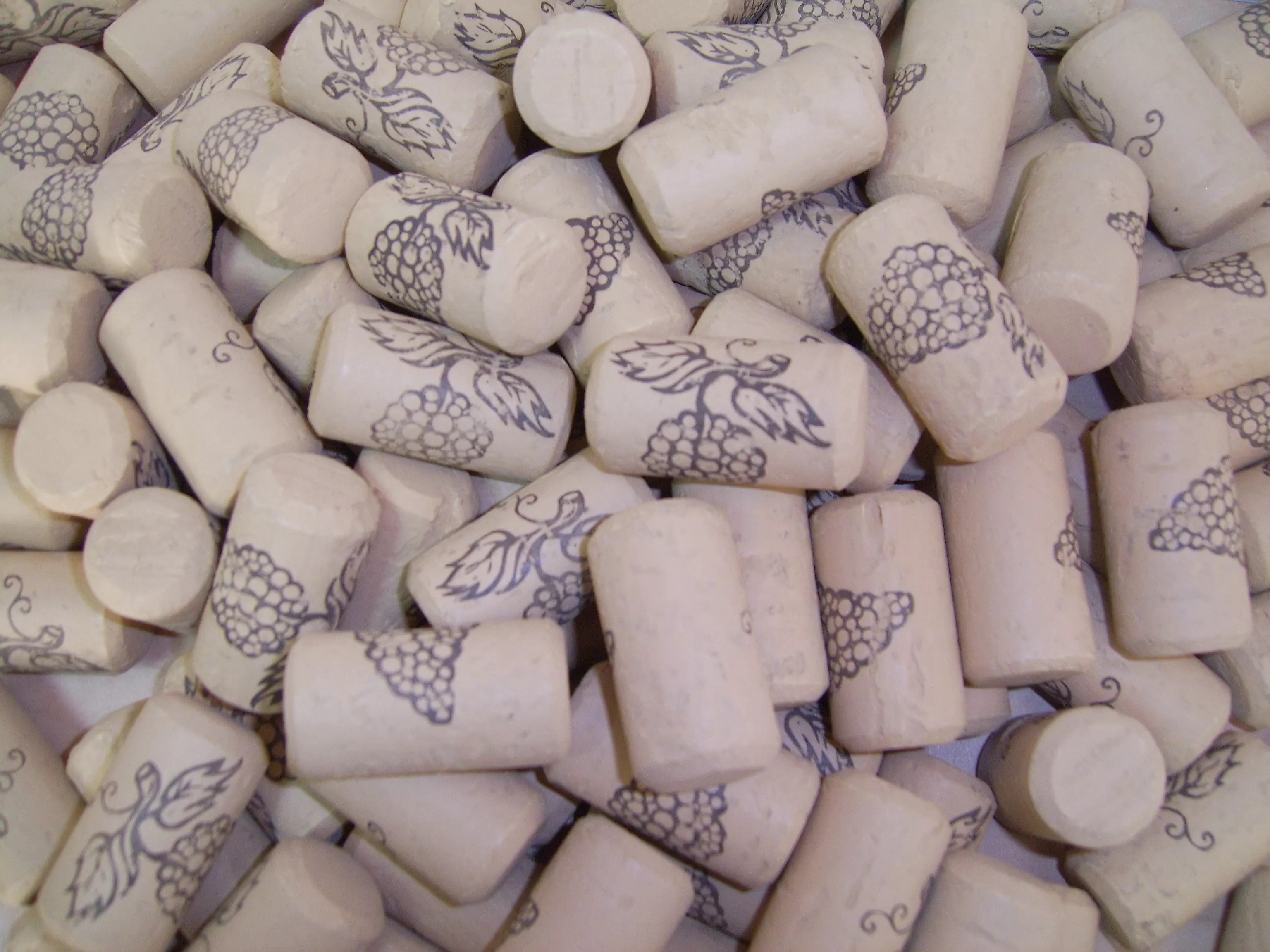 Produse vinificatie - Set 100 bucati dopuri pluta colmatata 38x24mm