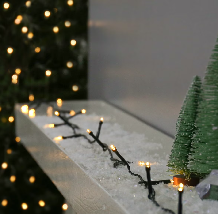 Rola Instalatie de Craciun Liniara, AT PERFORMANCE®, 8 Jocuri de Lumini Interschimbabile, Alimentare La Priza Pentru Interior/Exterior, Rola 100m, Fir Negru, Alb Cald. - Decoratiuni, Ornamente si articole Craciun - atMag.ro Rola Instalatie de Craciun Liniara, AT PERFORMANCE®, 8 Jocuri de Lumini Interschimbabile, Alimentare La Priza Pentru Interior/Exterior, Rola 100m, Fir Negru, Alb Cald. - Decoratiuni, Ornamente si articole Craciun - atMag.ro