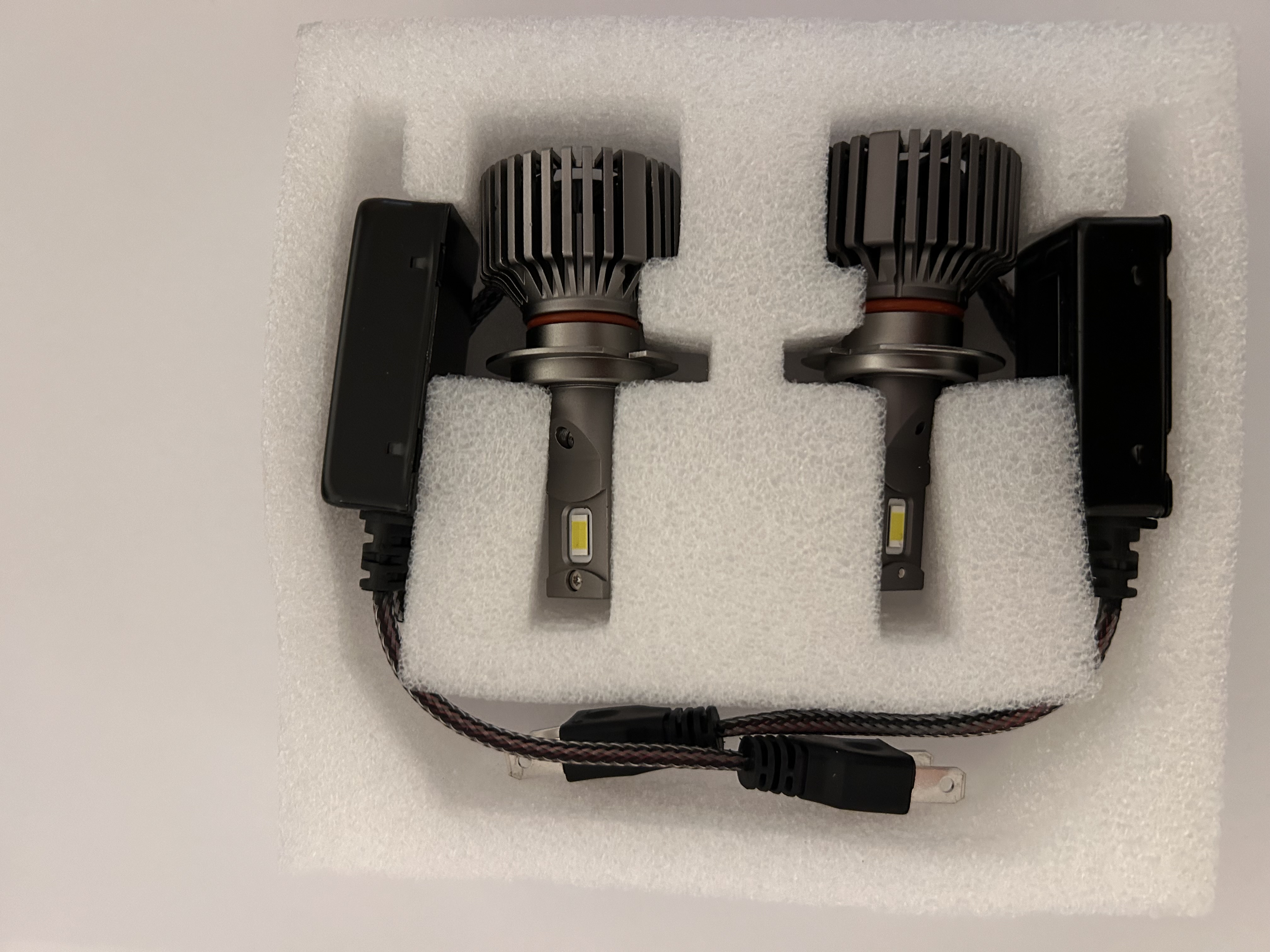 Becuri si sigurante auto - Set leduri auto H7 + Canbus, Santos®, putere 60W, luminozitate 9000 Lm, 12-24V