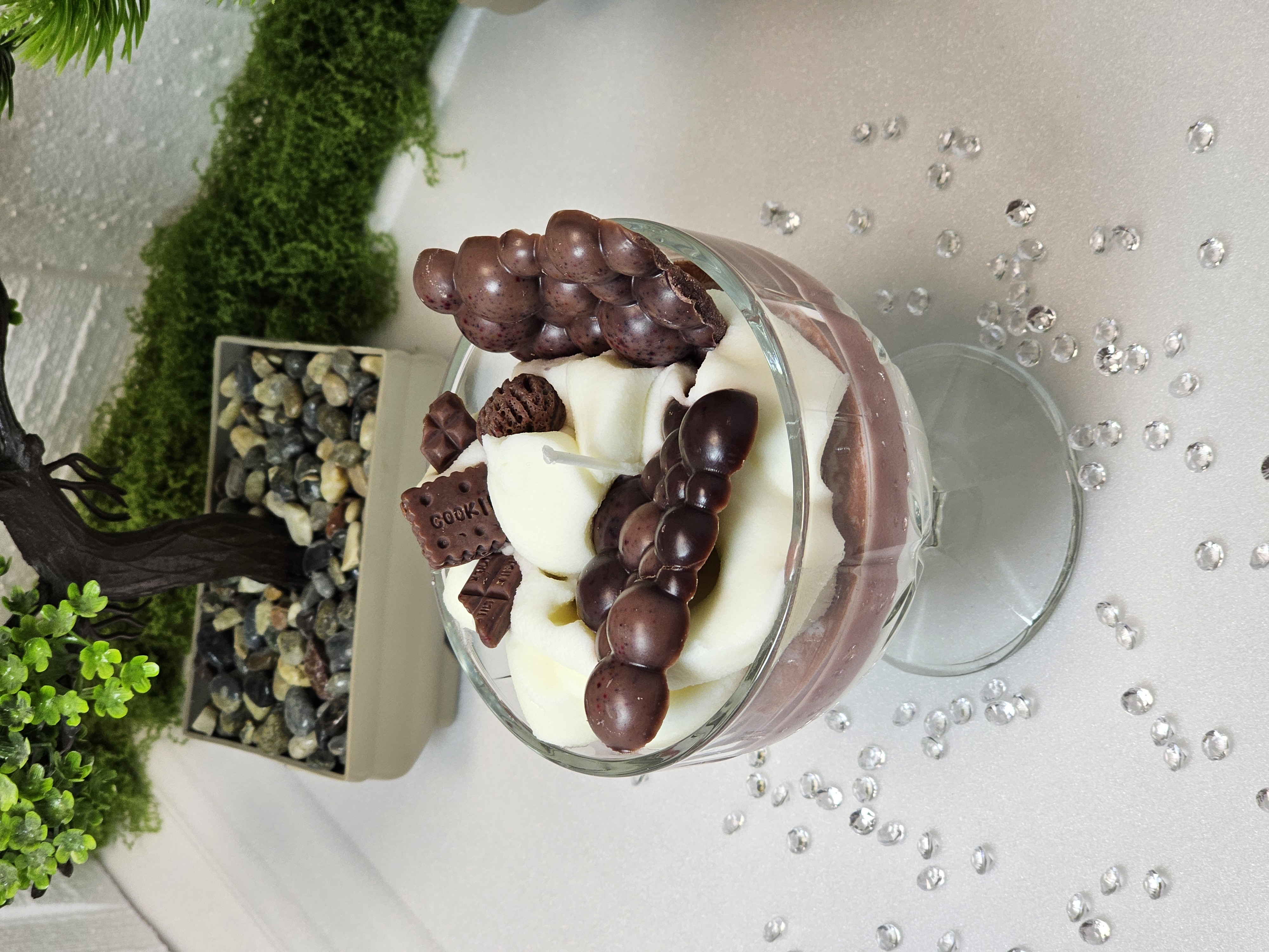 Import EmagMarketplace - Lumanare parfumata din ceara de soia - Aroma de ciocolata, design unic, 570g